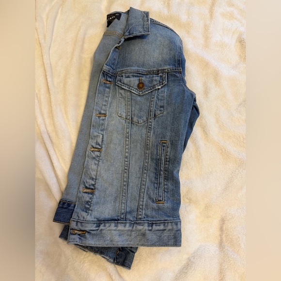 Lucky Brand size M The Tomboy Trucker Jean jacket - Picture 7 of 7